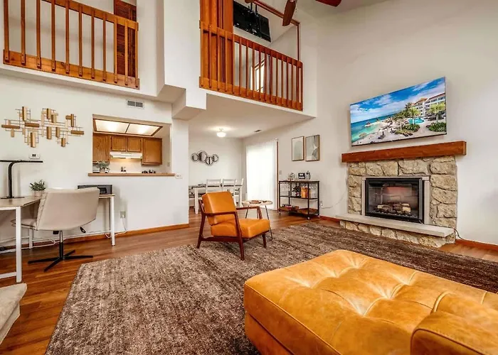 Quiet 2-Bedroom Condo With Garage And Fast Wi-Fi