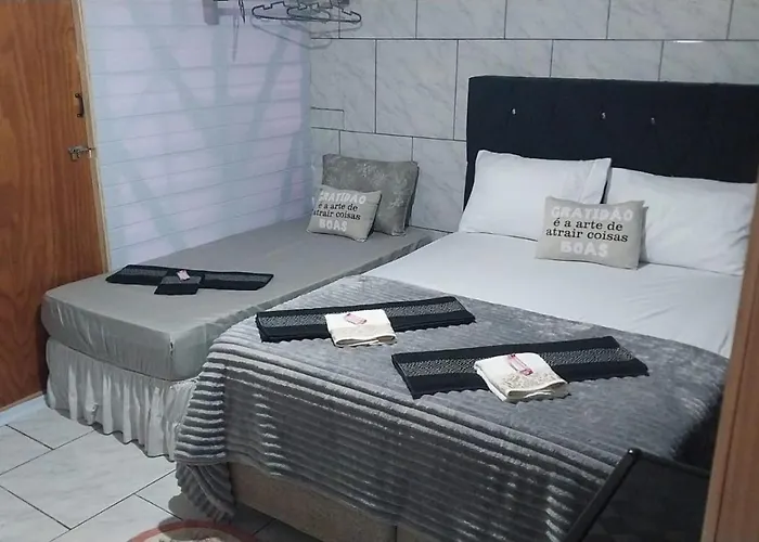 CASA DE HÓSPEDES POUSADA MANU LAGES Quarto com cama de casal