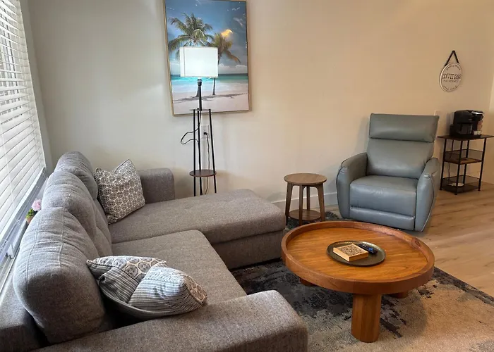 Malyn 107, Waterfront Condo, Short Walk To Beach