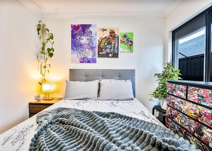 Bright & Cozy Room In Contemporary Home