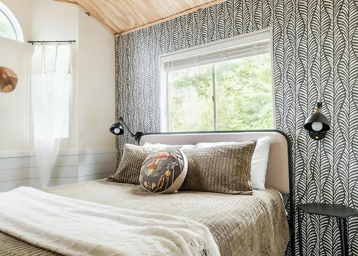 Mountain View Bungalow Near Breweries, Trails, Pool And Waterfalls