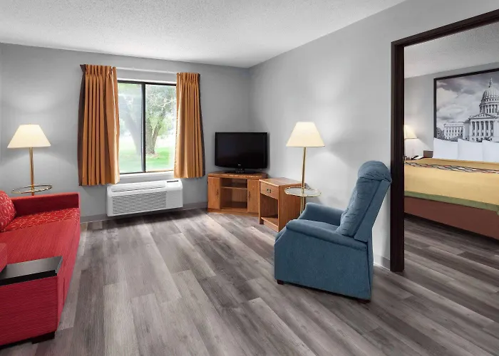 Super 8 By Wyndham Sun Prairie/Madison E