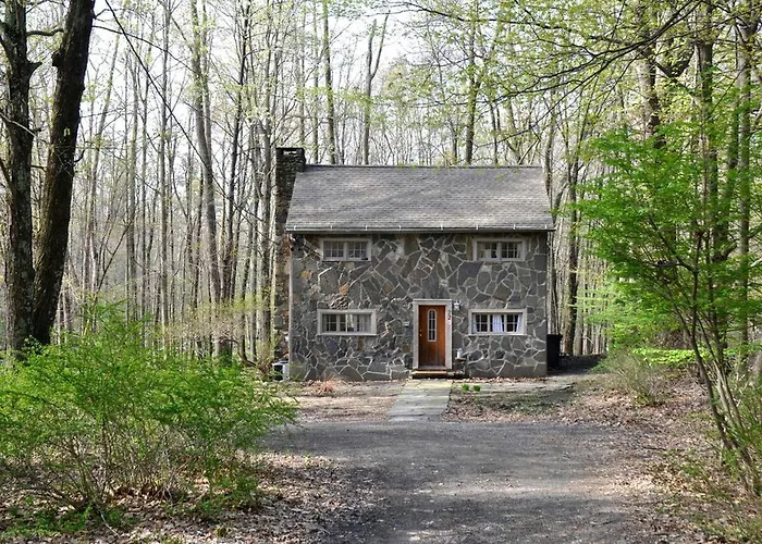 Idyllic Getaway Cottage In The Woods Near Woodstock, New York