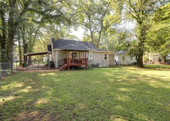 Updated North Greenwood Cottage < 1 Mi To Dtwn!