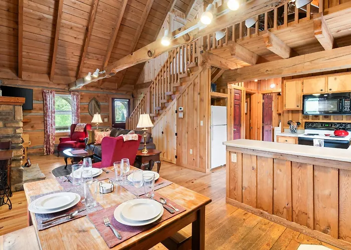 Romantic Cabin Getaway - King Bed - Fast Wi-Fi - Pet-Friendly