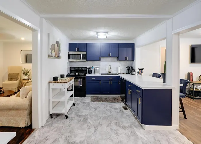 Updated North Greenwood Cottage < 1 Mi To Dtwn!