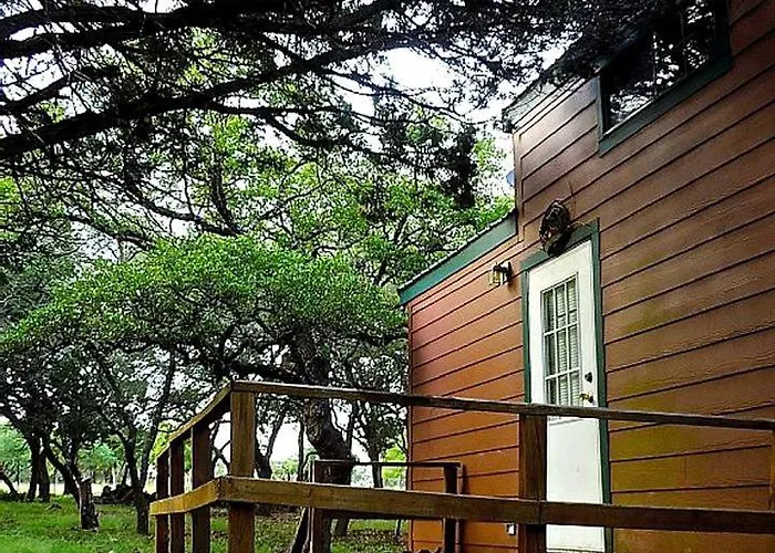 Charming Cabin Rental With Fully Equipped Kitchen Near San Antonio, Texas
