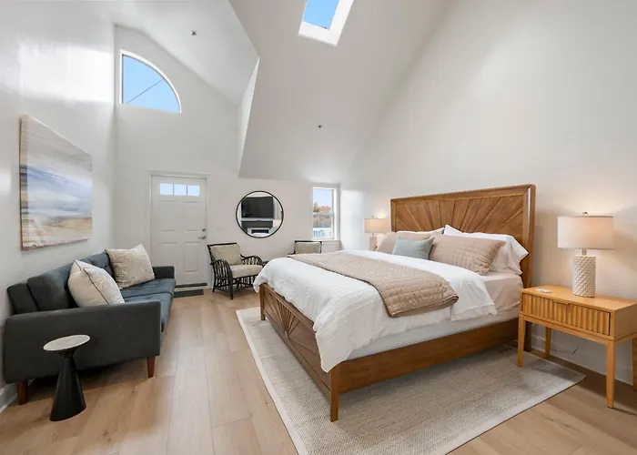 Miramar Penthouse Coastal Elegance In The Heart Of Half Moon Bay