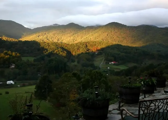 Deluxe Bed And Breakfast Getaway In The Great Smoky Mountains Near Leicester, North Carolina