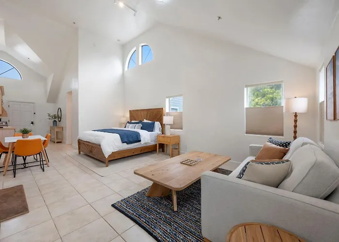 Montara Penthouse Elevated Comfort Above Downtown Half Moon Bay
