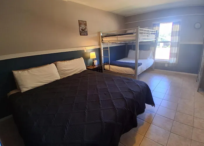 Hill Country Lodge And Mini Storages