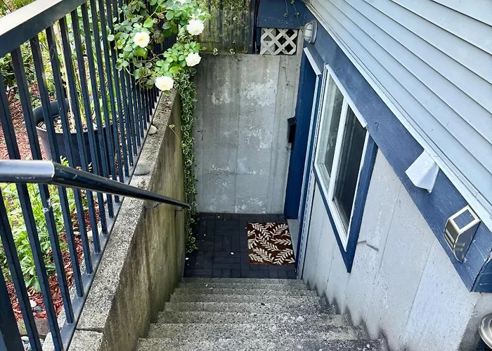 Charming 2-Bedroom Basement Suite With Free Parking