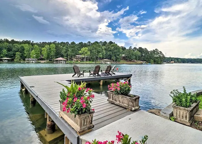 Delightful Waterfront Cabin Rental Overlooking Lake Martin, Elmore County, Alabama