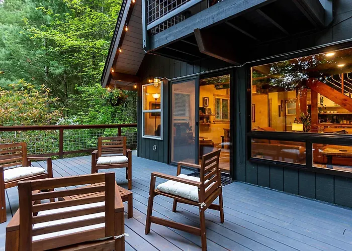 Bellingham A-Frame - Hot Tub - Fireplace - Firepit
