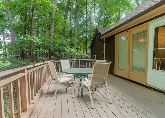 Serene Acre Retreat- In Apex Near Raleigh