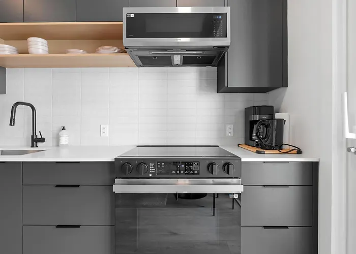 Brand New Suite Downtown Kelowna - Walk Everywhere!