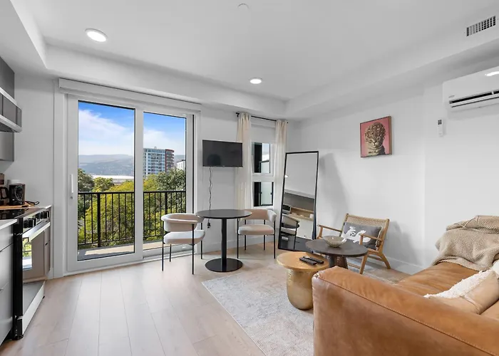 Brand New Suite Downtown Kelowna - Walk Everywhere!