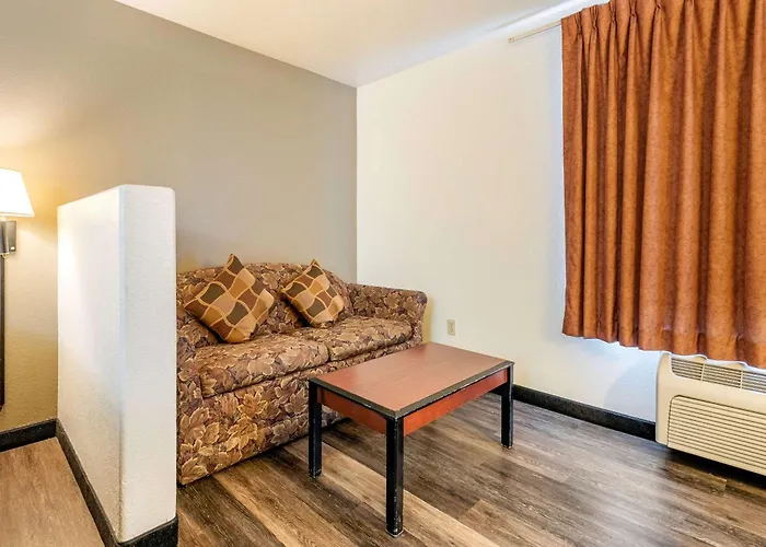 Econo Lodge Pueblo North