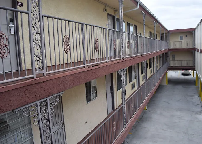 Deluxe Inn Hawthorne/ Lax