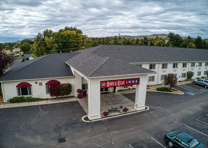 Rory & Ryan Inn