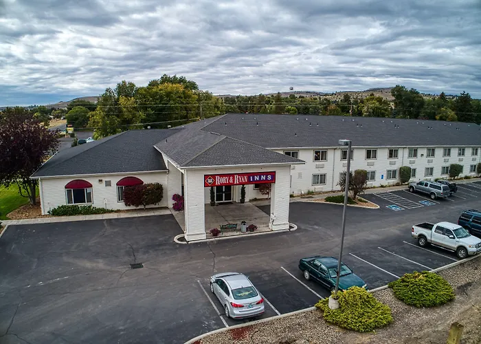Rory & Ryan Inn