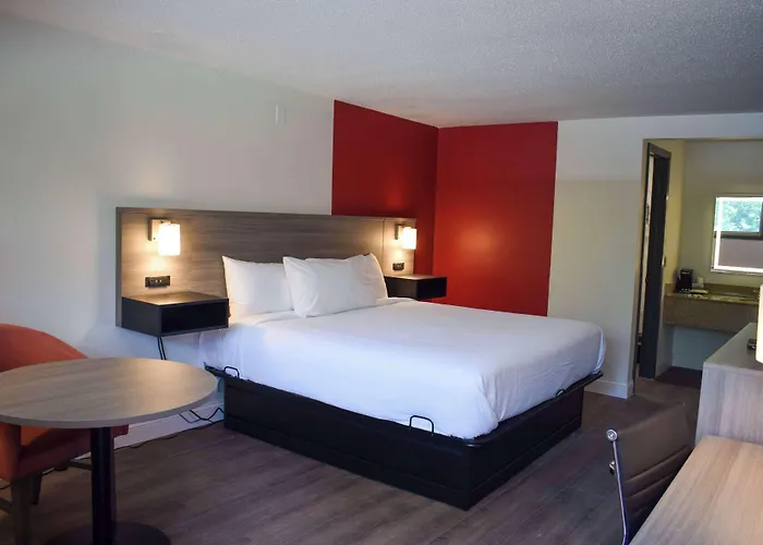 Ramada By Wyndham Cleveland Airport West