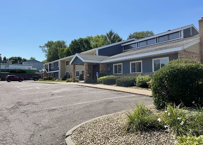 Nichols Inn & Suites
