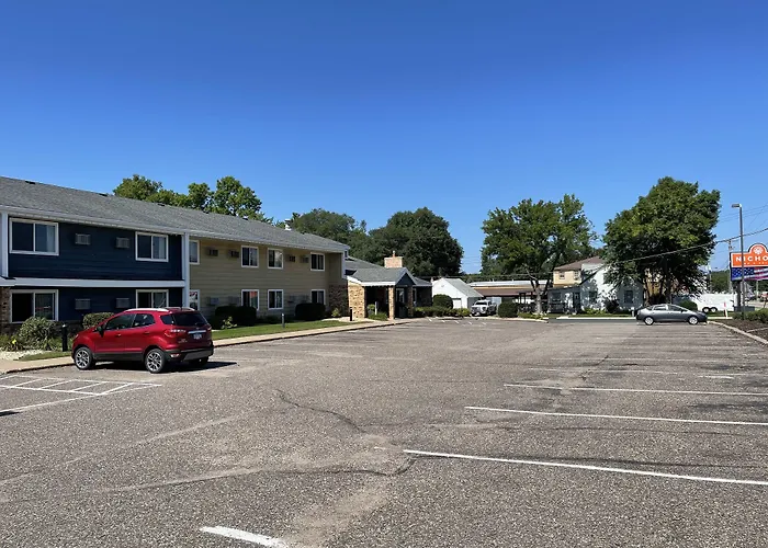 Nichols Inn & Suites