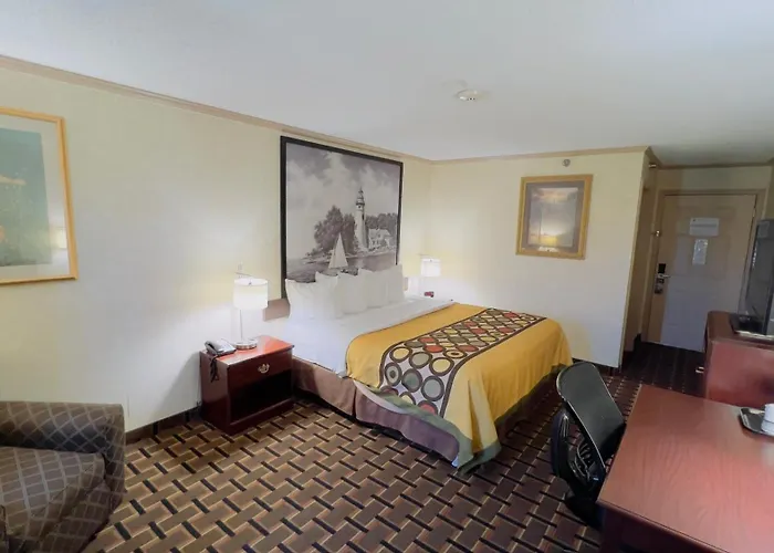 Super 8 By Wyndham Maumee Perrysburg Toledo Area