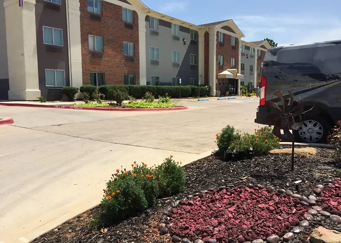 Super 8 By Wyndham Bedford Dfw Airport West