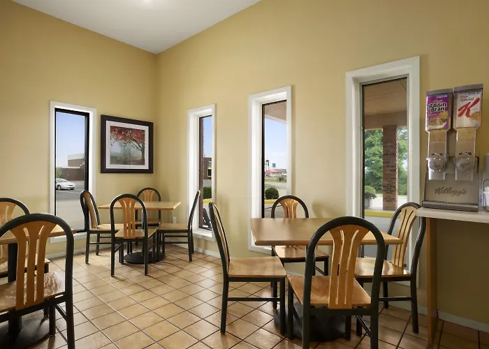 Super 8 By Wyndham Marion