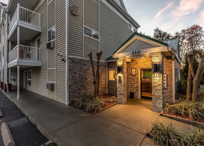 Hometowne Studios By Red Roof Orlando - Casselberry