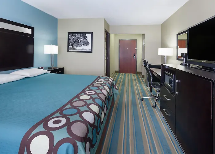 Super 8 By Wyndham Sulphur