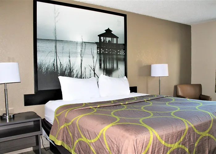 Super 8 By Wyndham Greensboro/Coliseum/Conv.