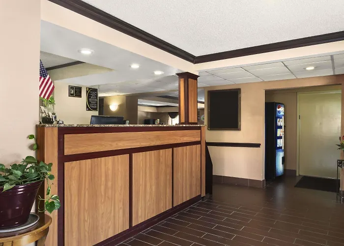 Super 8 By Wyndham Taylor/Detroit Area