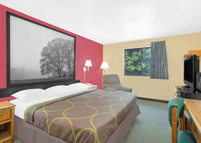 Super 8 By Wyndham Roanoke Va