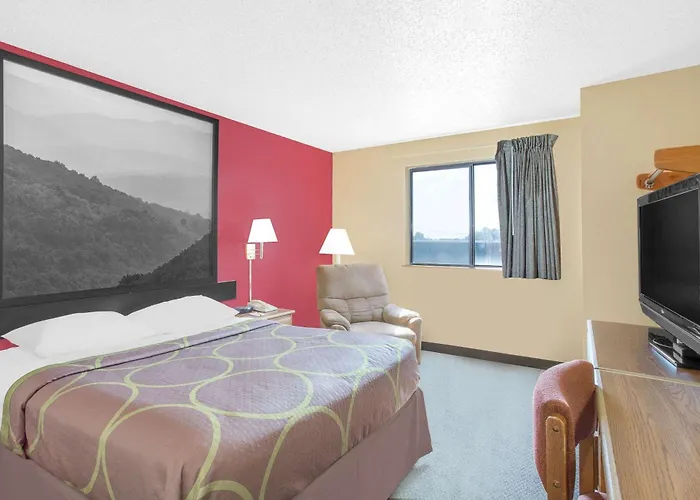 Super 8 By Wyndham Roanoke Va