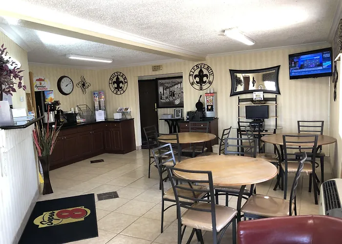 Super 8 By Wyndham Natchitoches