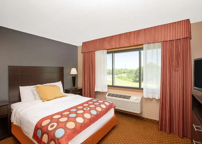 Baymont By Wyndham Coralville