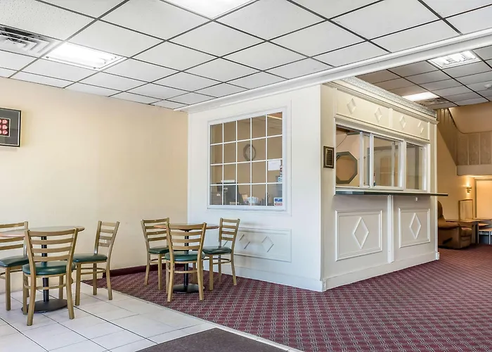 Econo Lodge Reading Airport