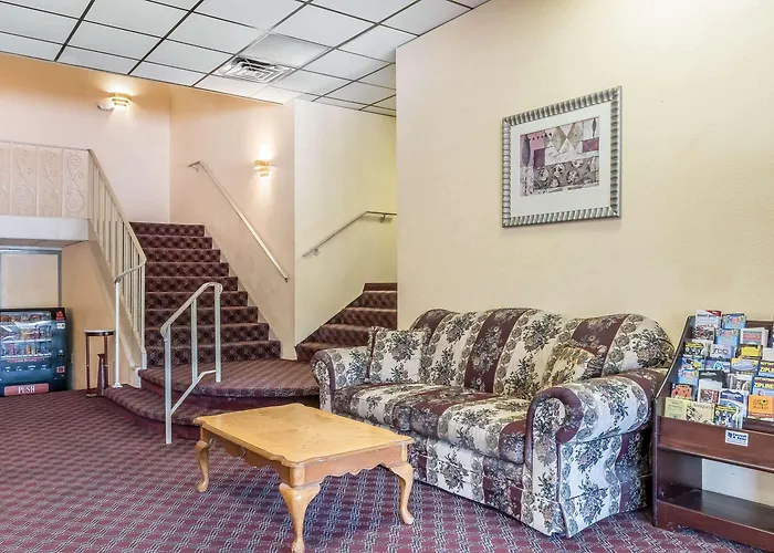 Econo Lodge Reading Airport
