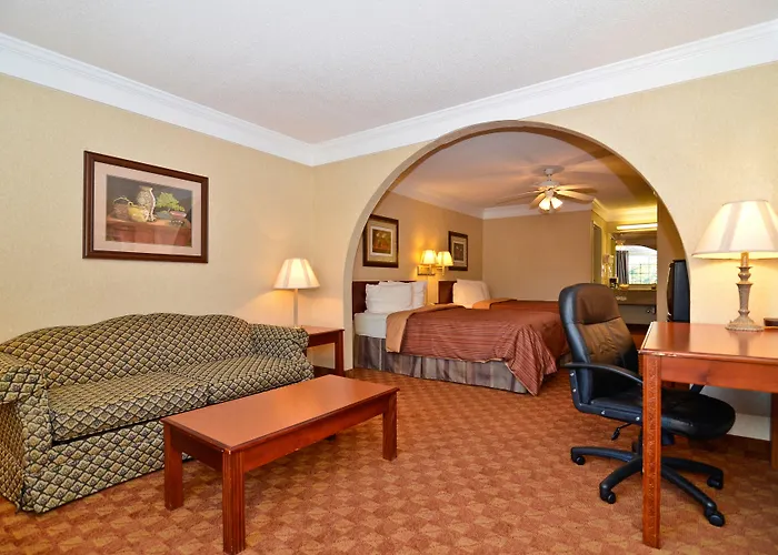 Peach State Inn & Suites