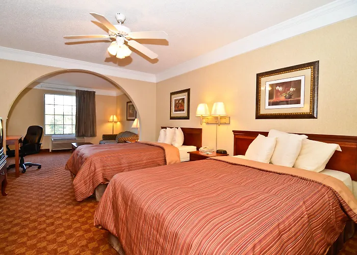 Peach State Inn & Suites