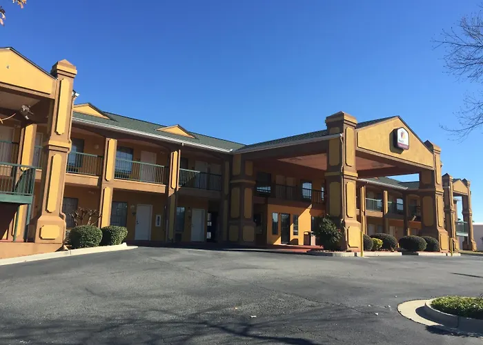 Peach State Inn & Suites