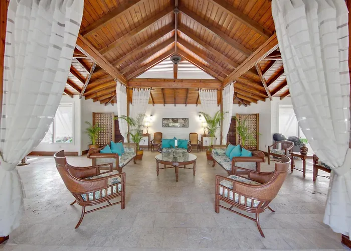 Pineapple Beach Club (Adults Only)