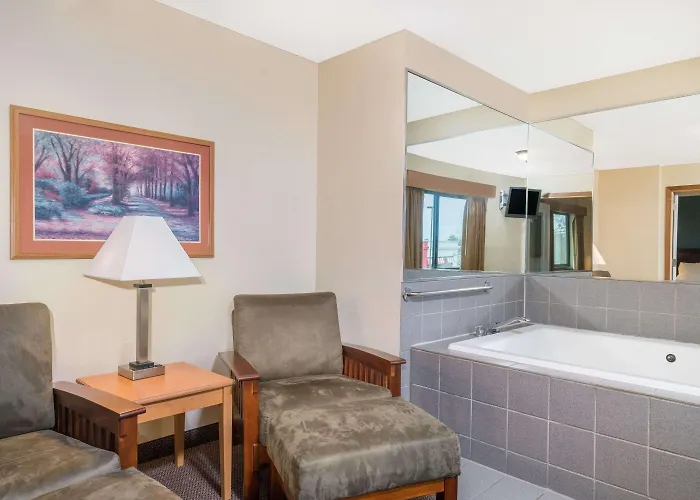 Days Inn & Suites By Wyndham Baxter Brainerd Area