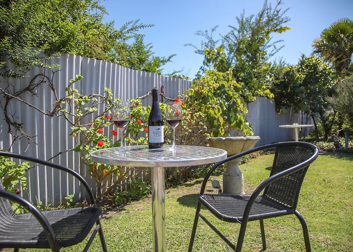 Bks Palm Court Motor Lodge