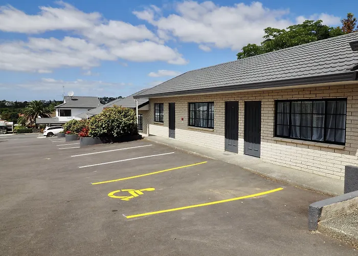 Bk'S Pohutukawa Lodge