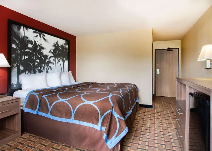 Super 8 By Wyndham Chester/Richmond Area