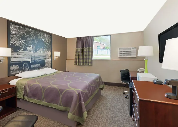 Super 8 By Wyndham Carroll